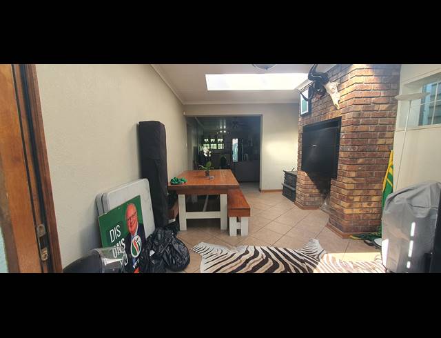2 BEDROOM FLAT TO LET IN HEIDELBERG CENTRAL